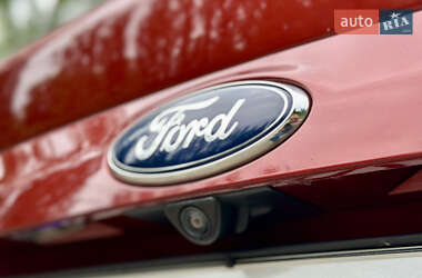 Внедорожник / Кроссовер Ford Escape 2015 в 