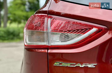 Внедорожник / Кроссовер Ford Escape 2015 в 