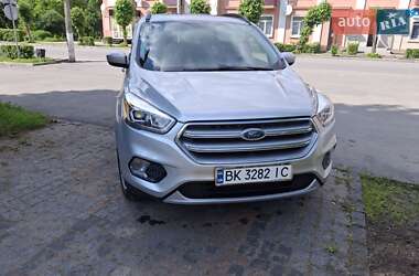 Внедорожник / Кроссовер Ford Escape 2018 в 