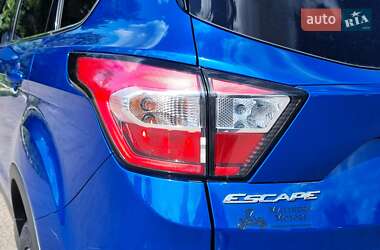 Внедорожник / Кроссовер Ford Escape 2018 в 