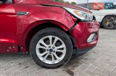 Внедорожник / Кроссовер Ford Escape 2017 в 
