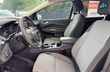 Внедорожник / Кроссовер Ford Escape 2017 в 