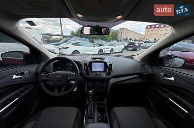 Внедорожник / Кроссовер Ford Escape 2017 в 