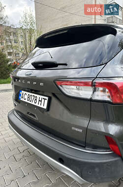 Внедорожник / Кроссовер Ford Escape 2020 в 