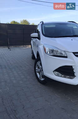 Внедорожник / Кроссовер Ford Escape 2016 в 
