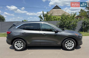 Позашляховик / Кросовер Ford Escape 2020 в 
