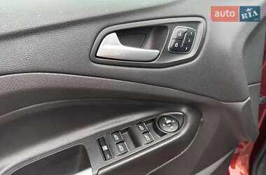 Внедорожник / Кроссовер Ford Escape 2015 в 