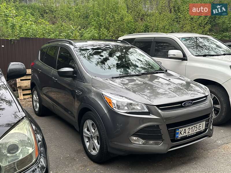 Внедорожник / Кроссовер Ford Escape 2014 в 