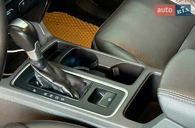 Внедорожник / Кроссовер Ford Escape 2016 в 