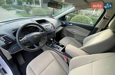 Внедорожник / Кроссовер Ford Escape 2017 в 