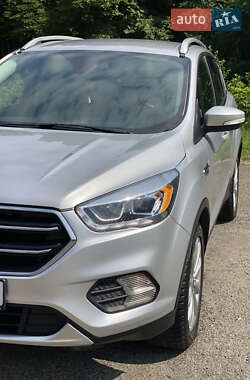 Внедорожник / Кроссовер Ford Escape 2016 в 
