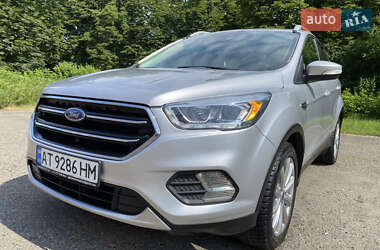 Внедорожник / Кроссовер Ford Escape 2016 в 
