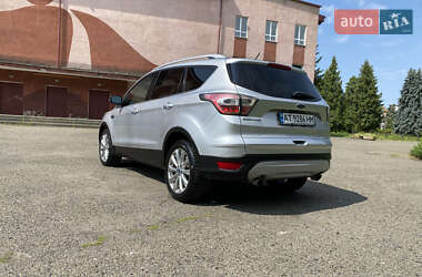 Внедорожник / Кроссовер Ford Escape 2016 в 