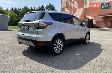 Внедорожник / Кроссовер Ford Escape 2016 в 