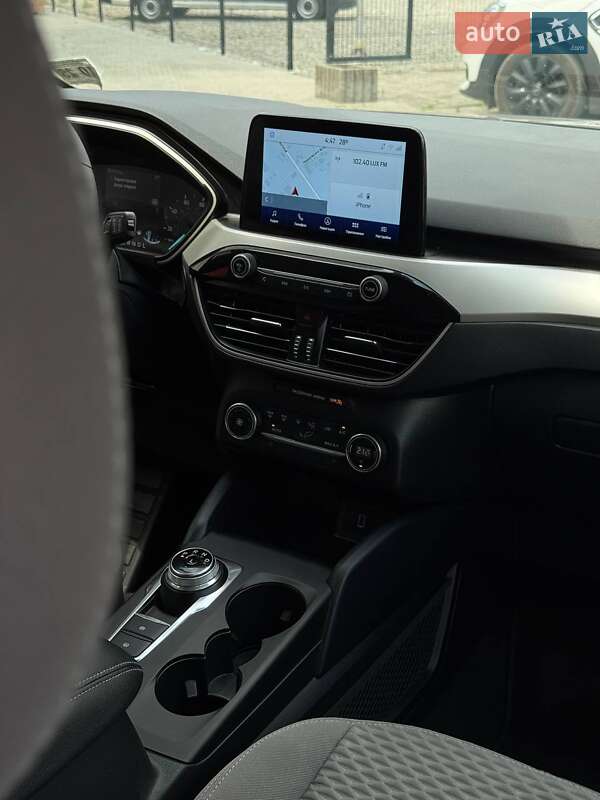 Позашляховик / Кросовер Ford Escape 2020 в Чернівцях