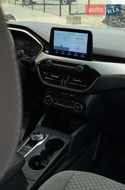 Внедорожник / Кроссовер Ford Escape 2020 в 
