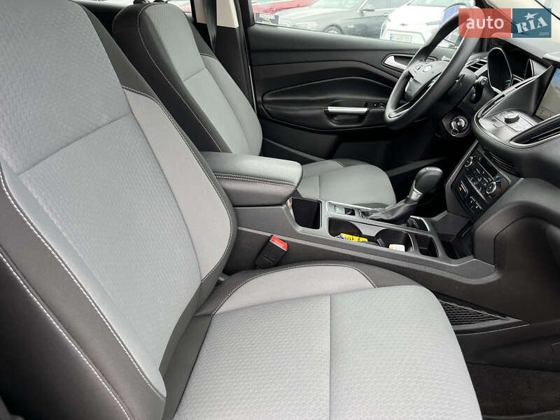 Внедорожник / Кроссовер Ford Escape 2017 в Львове