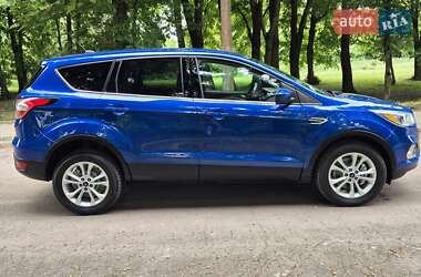 Внедорожник / Кроссовер Ford Escape 2017 в 