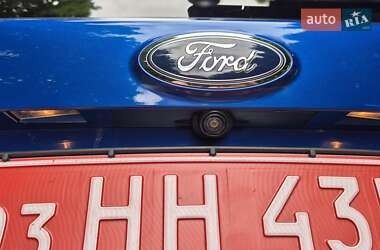 Внедорожник / Кроссовер Ford Escape 2017 в 
