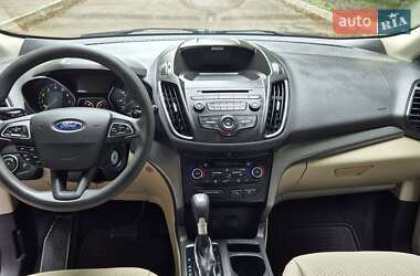 Внедорожник / Кроссовер Ford Escape 2017 в 