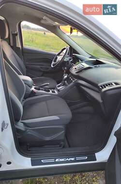 Внедорожник / Кроссовер Ford Escape 2016 в 