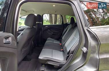 Внедорожник / Кроссовер Ford Escape 2015 в 