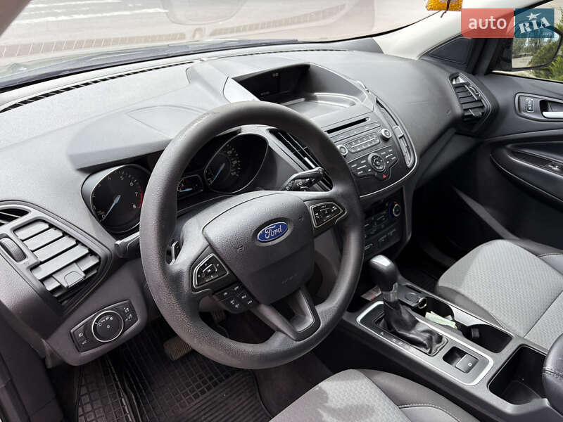 Внедорожник / Кроссовер Ford Escape 2016 в Шполе