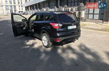 Внедорожник / Кроссовер Ford Escape 2018 в 