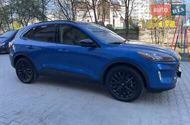 Внедорожник / Кроссовер Ford Escape 2020 в 