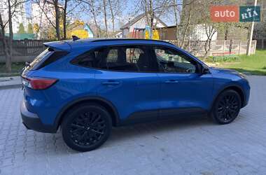 Внедорожник / Кроссовер Ford Escape 2020 в 