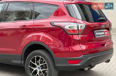 Внедорожник / Кроссовер Ford Escape 2017 в 