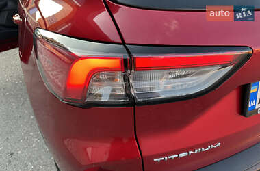Внедорожник / Кроссовер Ford Escape 2019 в 