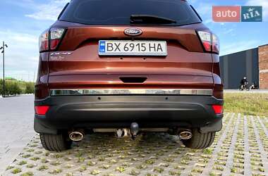 Внедорожник / Кроссовер Ford Escape 2018 в 