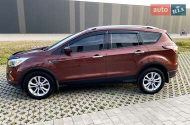 Внедорожник / Кроссовер Ford Escape 2018 в 