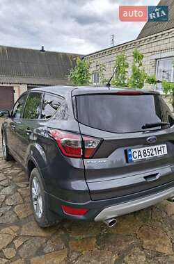 Внедорожник / Кроссовер Ford Escape 2017 в 
