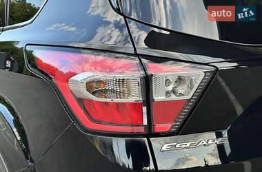 Внедорожник / Кроссовер Ford Escape 2016 в 