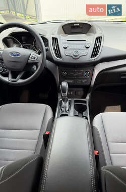 Внедорожник / Кроссовер Ford Escape 2017 в 
