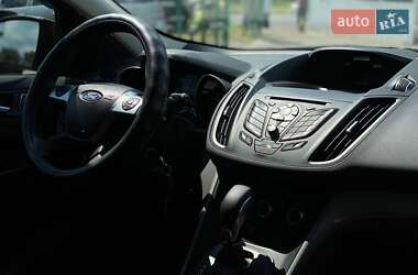 Внедорожник / Кроссовер Ford Escape 2015 в 