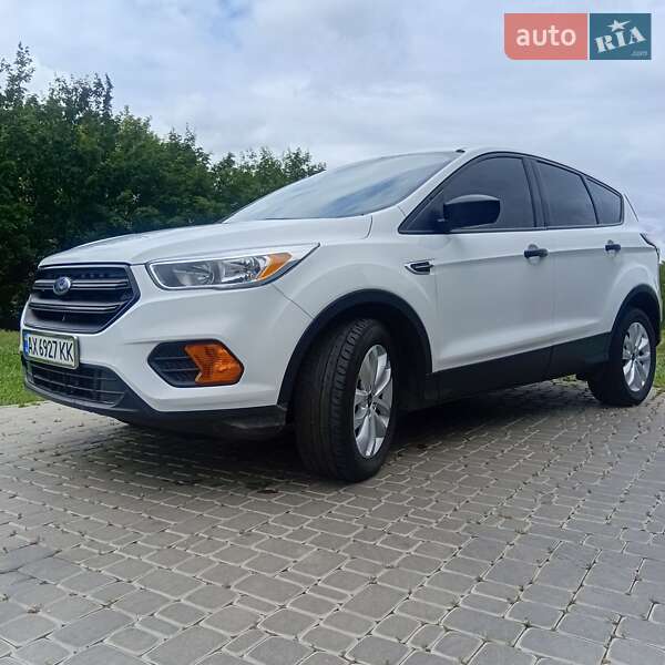 Внедорожник / Кроссовер Ford Escape 2017 в 