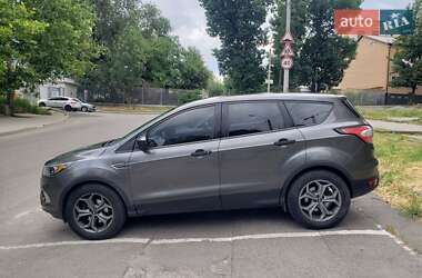 Внедорожник / Кроссовер Ford Escape 2018 в 
