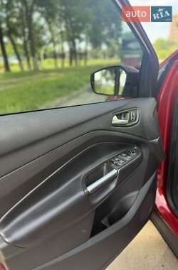 Внедорожник / Кроссовер Ford Escape 2019 в 