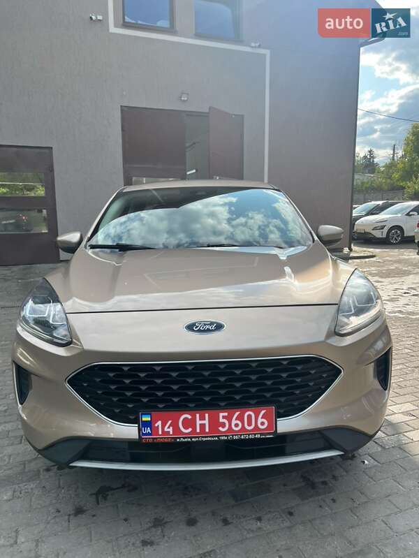 Внедорожник / Кроссовер Ford Escape 2020 в 