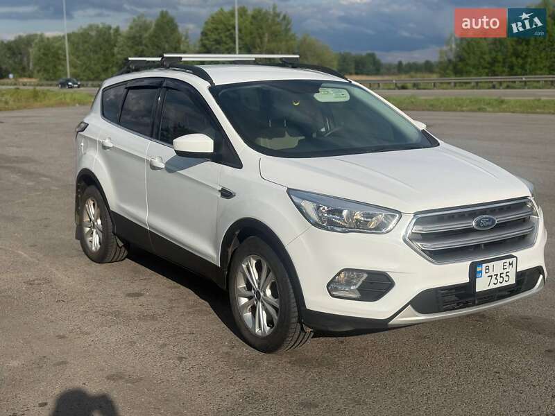 Внедорожник / Кроссовер Ford Escape 2016 в Полтаве