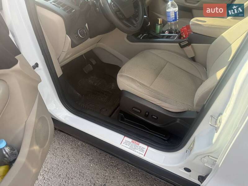 Внедорожник / Кроссовер Ford Escape 2016 в Полтаве