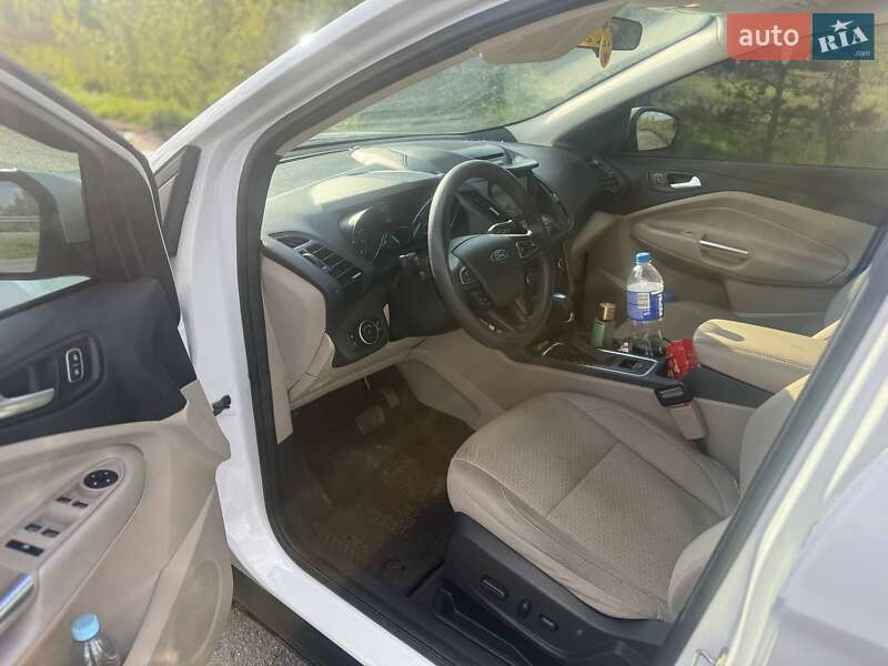 Внедорожник / Кроссовер Ford Escape 2016 в Полтаве