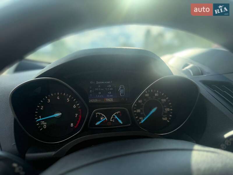 Внедорожник / Кроссовер Ford Escape 2016 в Полтаве