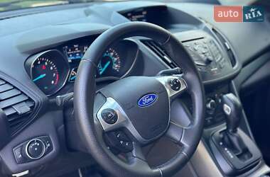 Внедорожник / Кроссовер Ford Escape 2016 в 