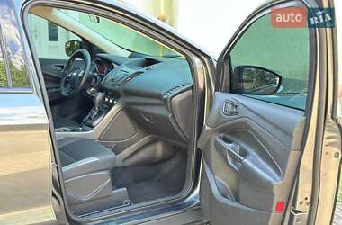 Внедорожник / Кроссовер Ford Escape 2016 в 