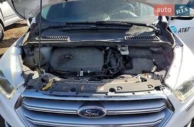 Внедорожник / Кроссовер Ford Escape 2017 в 