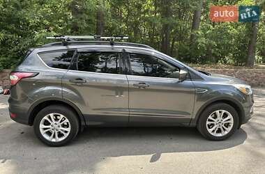 Внедорожник / Кроссовер Ford Escape 2017 в 